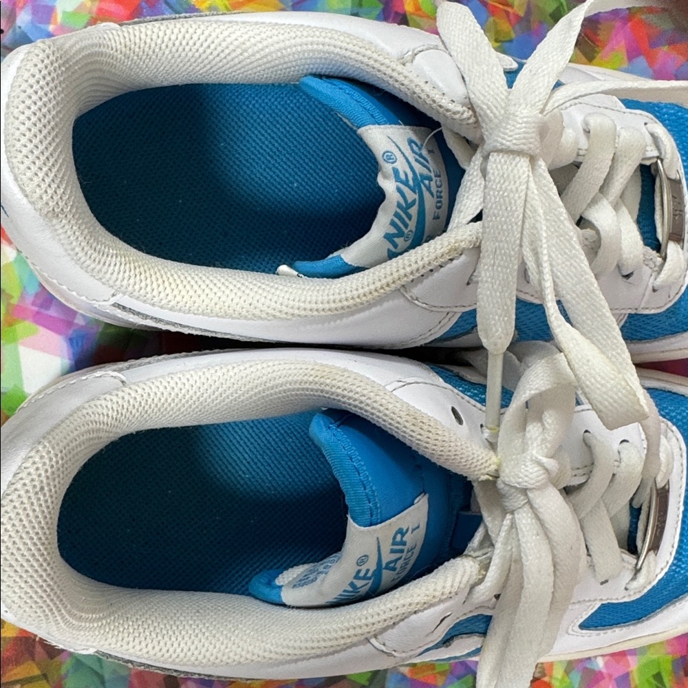 Nike Air Force 1 : Stylish Blue and White Athletic Shoes - Picture 7 of 9